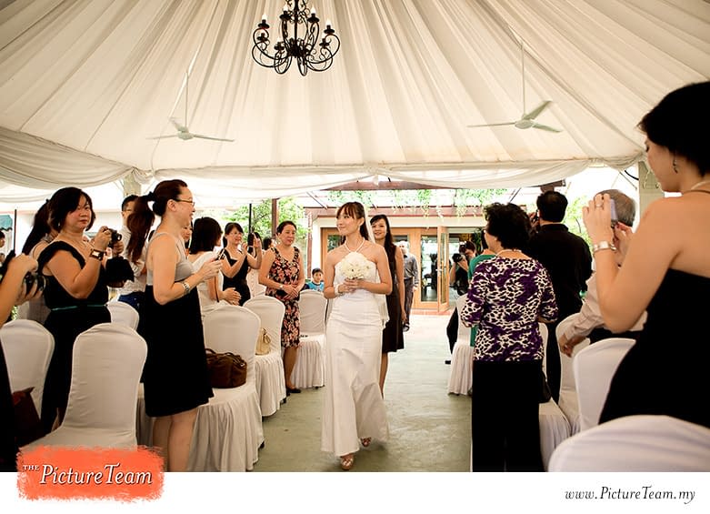 garden-wedding-ceremony-processional-malaysia-picture-team