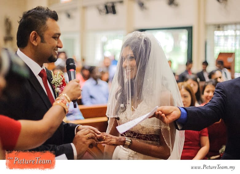catholic-wedding-photographer-exchange-rings-kuala-lumpur-picture-team