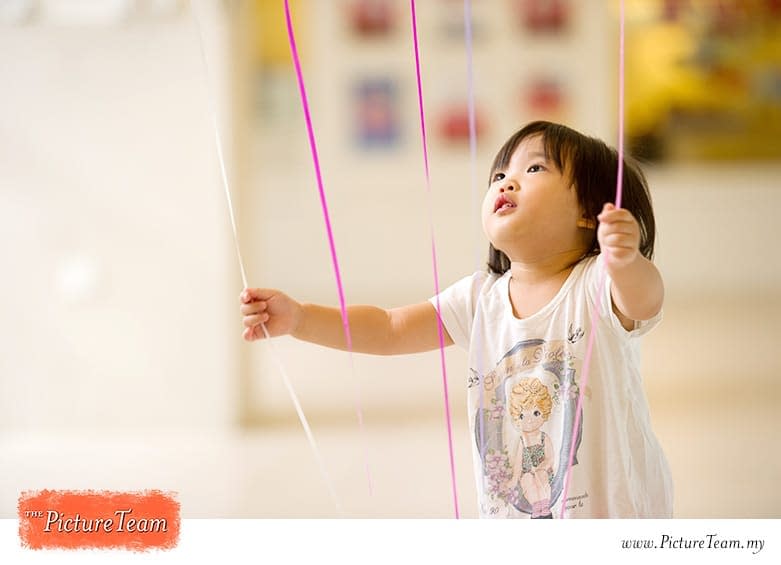 child-portraits-kuala-lumpur-malaysia-ribbon-picture-team